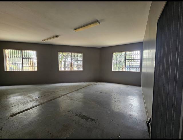 1,880M² WAREHOUSE TO LET IN MEADOWDALE